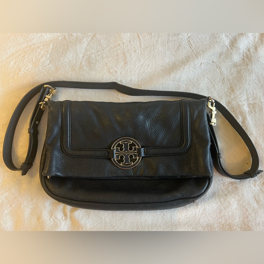 Tory Burch Amanda Fold-over Leather Crossbody Bag in Black